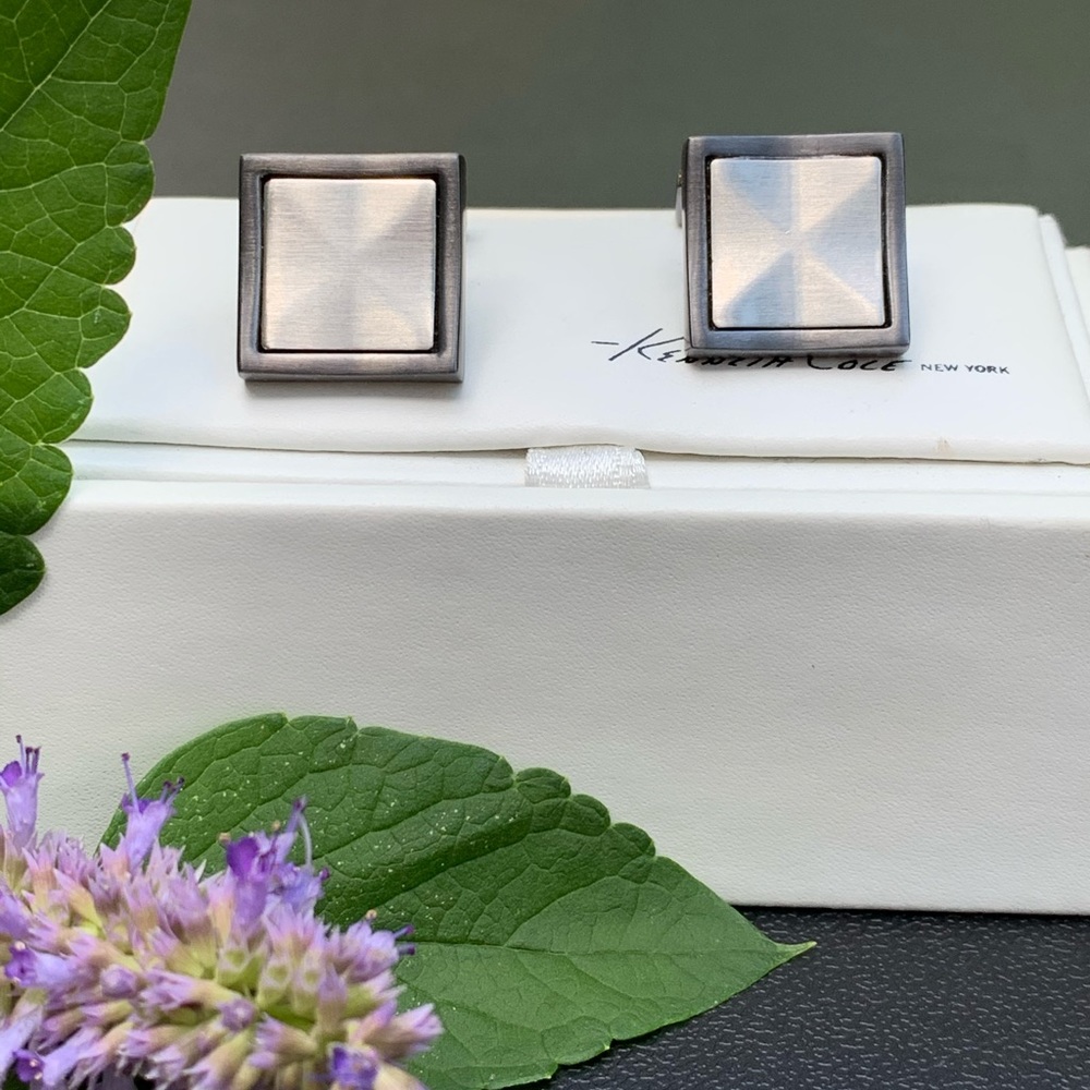 Cuff links by Kenneth Cole
